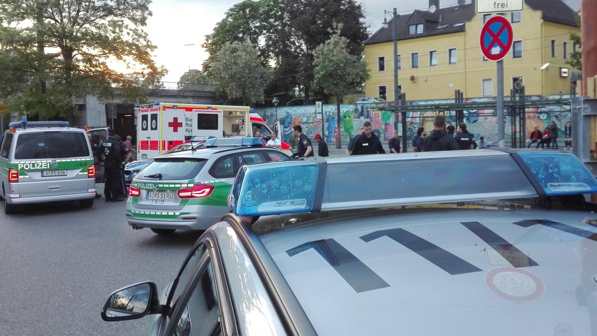 Augsburg Oberhausen Einsatz Auf Dem Helmut Haller Platz Polizei