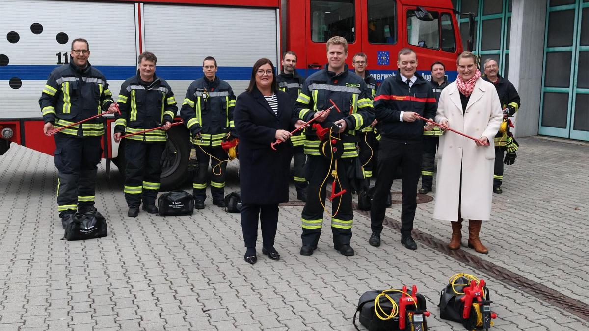 Stadtsparkasse Unterst Tzt Freiwillige Feuerwehren Mit Euro