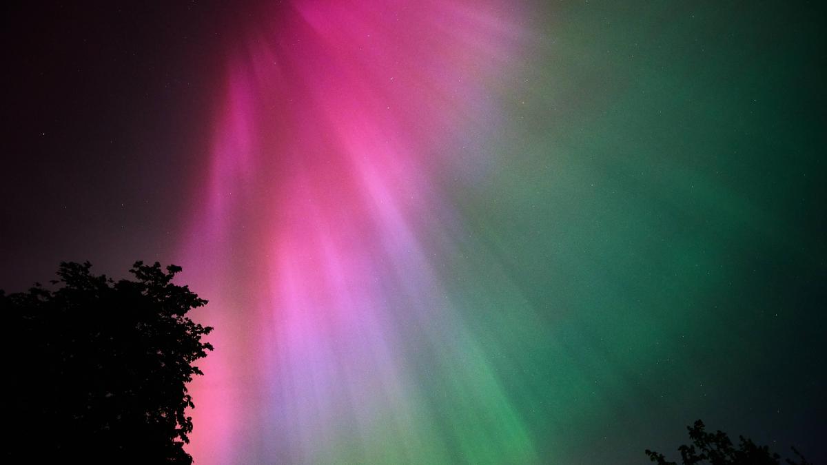 Sonnensturm Polarlichter färben Himmel über Augsburg