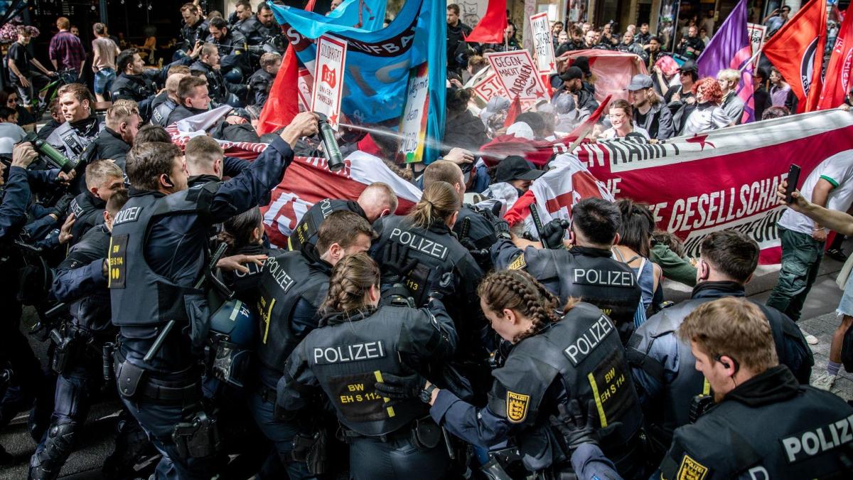 Mehr Als Zehntausend Bei Linken Demos Am Mai