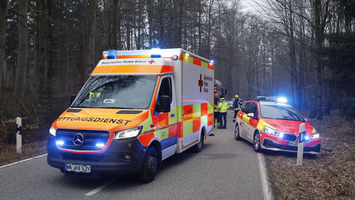 62 jähriger Autofahrer stirbt bei Unfall zwischen Tussenhausen und