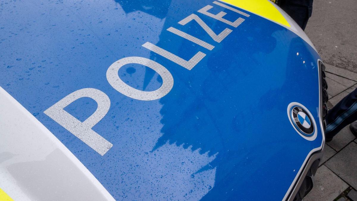 Zwei geparkte Autos in Neuburg beschädigt Polizei sucht Zeugen