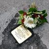 In der Donauwörther Straße erinnert seit dieser Woche ein Stolperstein an Werner Fischer. Er wurde als 13-Jähriger von den Nationalsozialisten ermordet.