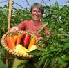 Stefanie Roth kennt sich aus mit Paprika. Zusammen mit Heiko Pohl baut sie das Gemüse in Lützelburg an.