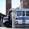 Polizei am Brandenburger Tor nach dem Farbanschlag der "Letzten Generation".