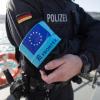 Frontex, die gemeinsame Grenzschutz-Behörde der Europäischen Union, soll tausende zusätzliche Mitarbeiter bekommen. Doch einige Mitgliedstaaten drücken inzwischen auf die Bremse.