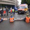 Ende Juni blockierten Aktivisten der Letzten Generation die Schaezlerstraße am Augsburger Königsplatz.