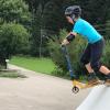 Freie Fahrt auf der neuen Skateranlage in Aystetten: Oliver aus Innsbruck, der bei seinen Großeltern Urlaub macht, ist begeistert.