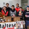 Finanziert durch Spendengelder packte die Malteser-Jugend in Leipheim Hilfspakete für Bedürfte in Rumänien. Hunderte solcher Pakete werden am 1. Weihnachtstag auf die lange Reise im Malteser-Truck gehen.