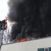 Die PV-Anlage auf dem Dach der Vaijana-Lounge hat am Mittwochmittag Feuer gefangen. Die Rauchsäule war in ganz Wertingen zu sehen.