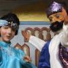 Im Rahmenprogramm des Weihnachtsmarkts geht es auch auf Orientreise. Die Fischacher Puppenspiele begegnen dort unter anderem der Sultana Rosana und Aladin. 	
