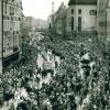 Ein Bild aus dem Jahr 1961. Beim Faschingsumzug in der Maximilianstraße säumten Tausende den Straßenrand.
