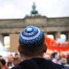 Die antisemitischen Ausbrüche am Wochenende in mehreren deutschen Städten haben die Juden in Deutschland schwer verunsichert. 
