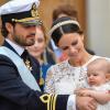 Prinz Carl Philip und Prinzessin Sofia mit dem kleinen Prinz Alexander Erik Hubertus Bertil. Am Donnerstag hat Alexander einen kleinen Bruder bekommen.