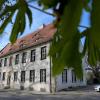 Oben das Geburtshaus Schloss Oberwiederstedt (heute Novalis-Museum).