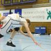 Auch in Bad Aibling müssen die Landsberger Basketballer (im weißen Trikot Lorenz Schwinghammer) arg dezimiert antreten. 