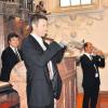 Gemeinsam mit den Trompeten-Solisten Matthias Haslach (rechts) und Thomas Fink gestaltete der aus Weinried stammende Kirchenmusiker Peter Bader das traditionelle Orgelkonzert in der Wallfahrtskirche Kirchhaslach.  