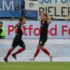 Wiesbadens Sascha Mockenhaupt (l) will sich die Haare abschneiden lassen.