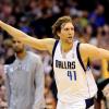 Mit 31 Punkten war Dirk Nowitzki der überragende Akteur gegen die Houston Rockets. Foto: Larry W. Smith dpa