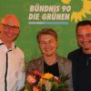 Doris Hofer nach der Nominierung mit Grünen-Ortssprecher Michael Scharpf (links) und Stadtrat und Bezirksvorsitzendem Daniel Pflügl. 