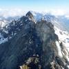 Blick auf einen Teil des Fluchthorns, nachdem sich Gesteinsmassen gelöst haben und bergab gerutscht sind. Bei dem massiven Bergsturz im Bundesland Tirol ist ein Alpengipfel samt Gipfelkreuz verschwunden.