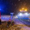 Anhaltender Schneefall hat im Landkreis Neu-Ulm Straßen zum Teil unpassierbar werden lassen. So auch hier bei Vöhringen zwischen dem Kreisverkehr und der A7-Auffahrt.