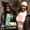 Die zwölfjährige Aliya und ihre Mutter Esther haben am Donnerstag im Lauinger Rathaus die Geschenke für die insgesamt fünf Geschwister abgeholt.  