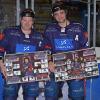 Viele Erinnerungen an eine lange Eishockey-Karriere: Martin Jainz (links)und Nicklas Dschida. 