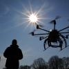 Die Anzahl der Hobby-Piloten mit Drohnen nimmt immer weiter zu. Das könnte Rettungshubschrauber gefährden. 