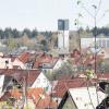 Mittelpunkt der Bobinger Siedlung ist für viele Menschen die Kirche Zur Heiligen Familie. Im Rathaus wird jetzt intensiv über die Zukunftsentwicklung des Stadtteils nachgedacht.  