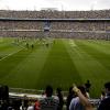 Über 50.000 Fans der Boca Juniors sehen sich das Training ihrer Mannschaft im Bombonera-Stadion an.