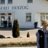 Der Familienbetrieb der Roggenburger Landkäserei Herzog wurde zu einem „Regio-Käse-Zentrum“ ausgebaut. Auf unserem Foto das Gründerehepaar Walter und Gerlinde Herzog. 
