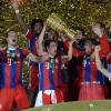 Der FC Bayern um Kapitän Philipp Lahm feiert seinen 17. Sieg im DFB-Pokal.