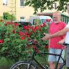 Holger Kretzschmar (rechts) ist der Fahrradspezialist im Tauschring und hat auch das Rad von Michael Martin (links) gewartet. 