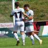 Seit der F-Jugend für Gundelfingen am Ball und aktuell gut drauf: der 19-jährige Luca Nelkner (rechts) nach seinem Tor zum 2:0 gegen Meitingen. 