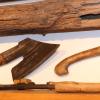 Auch historische Werkzeuge und ein Stück der hölzernen Wasserleitung, die es in Dirlewang teilweise noch bis ins 20. Jahrhundert gab, sind im Heimatmuseum „Taverne“ zu bewundern.