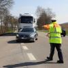 Die Polizei kontrollierte am Mittwoch beim Blitzermarathon auf der B300 bei Kühbach Nord mehrere Fahrzeuge.