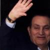 2016: Der kranke Hosni Mubarak winkt seinen Anhängern.