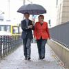 Joachim Sauer und Angela Merkel im Jahr 2017 auf dem Weg zur Stimmabgabe zur Bundestagswahl.  	