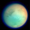 Titan - er wird auch Saturn VI genannt- ist mit einem Durchmesser von 5150 Kilometern der größte Mond des Planeten Saturn. Nach Ganymed, einem der Monde des Jupiter, ist er der zweitgrößte Mond im Sonnensystem.  Außerdem verfügt er als einziger Mond über eine dichte Gashülle.

