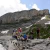 Eine von Manfred Bauer und Werner Lieb geführte Alpenvereinstour im Juni 2006 auf das Gottesacker-Platteau, im Hintergrund der Hochifen (     m).