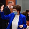 Die deutsche Verteidigungsministerin Annegret Kramp-Karrenbauer CDU spricht von einer bittern Niederlage in Afghanistan. 