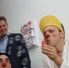 Auch in der Kinderklinik bringen Klinikclowns Kinder zum Lachen: Im Bild Clown Dr. Schlaubi Bonzo (vl.)