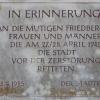 Zum 40. Jahrestag ließ der Stadtrat eine Gedenktafel am Friedberger Berg anbringen, um an die Rettung der Stadt am 28. April 1945 zu erinnern.