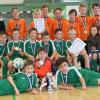 Das Siegerteam des FC Stätzling (grünes Trikot) zusammen mit dem SV Wulfertshausen bei der Landkreismeisterschaft.
