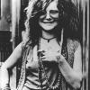 ... Janis Joplin. Nach offiziellen Angaben starb die Sängerin am 4. Oktober 1970 an einer Überdosis Heroin. Sie wurde 27 jahre alt.