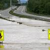 Die Autobahn A8 München-Salzburg ist im Chiemgau (Bayern) wegen Überflutung gesperrt. Das Problem: die meisten Nebenstrecken sind es auch.