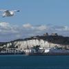 Die Steilküste von Dover mit Dover Castle.