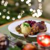 Eine Portion Gänsekeule mit Rotkraut und Klößen: Die Weihnachtszeit ist für viele Menschen ein Fest der Pfunde.