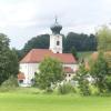 Die Pfarrkirche von Klingen liegt romantisch im Ecknachtal. Am 15. August, an Mariä Himmelfahrt, feiert das Gotteshaus sein Patrozinium.